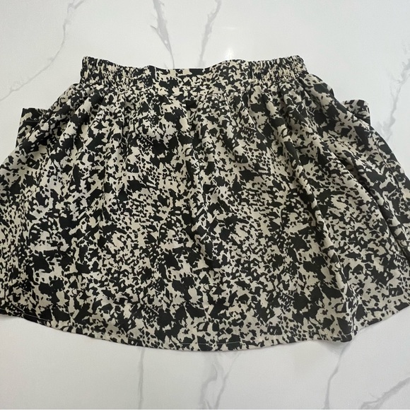 SOUND & MATTER lightweight mini skirt with pockets size medium - Picture 2 of 7